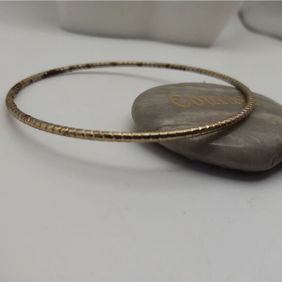 Chicken tracks gold toned round bracelet bangle - Picture 2 of 2
